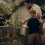 Ferme a visiter bordeaux : ferme pédagogique près de Bordeaux, enfants devant enclos